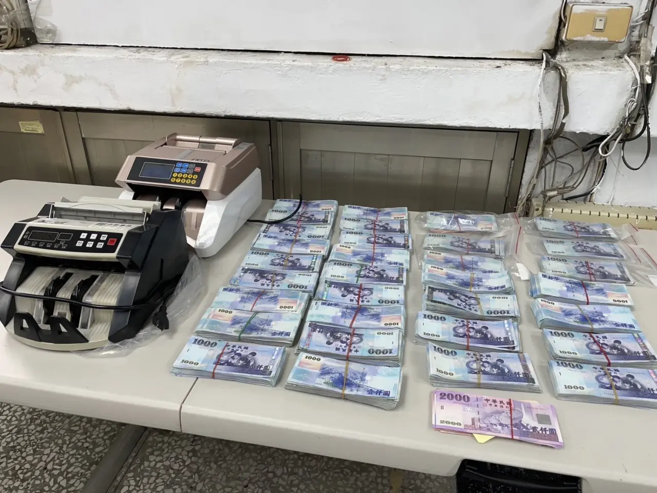 มีเพียงโทษจำคุก 3 ปีเท่านั้น! พ่อของทนายความอายุ 31 ปีเป็นผู้พิพากษา และคนรวยชั่วร้ายรุ่นที่สอง